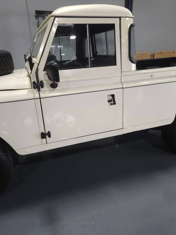 Land-rover-series-3-1972-white-13