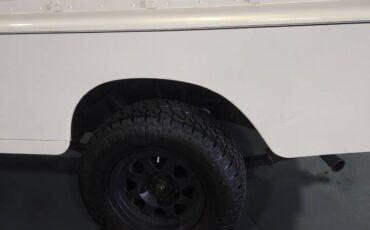 Land-rover-series-3-1972-white-2