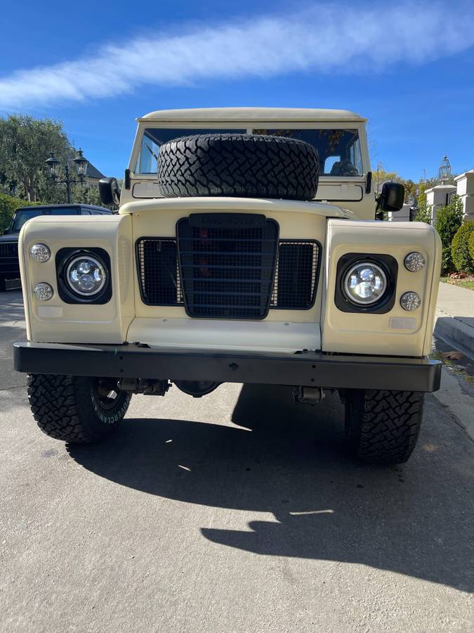 Land-rover-series-3-1972-white-3