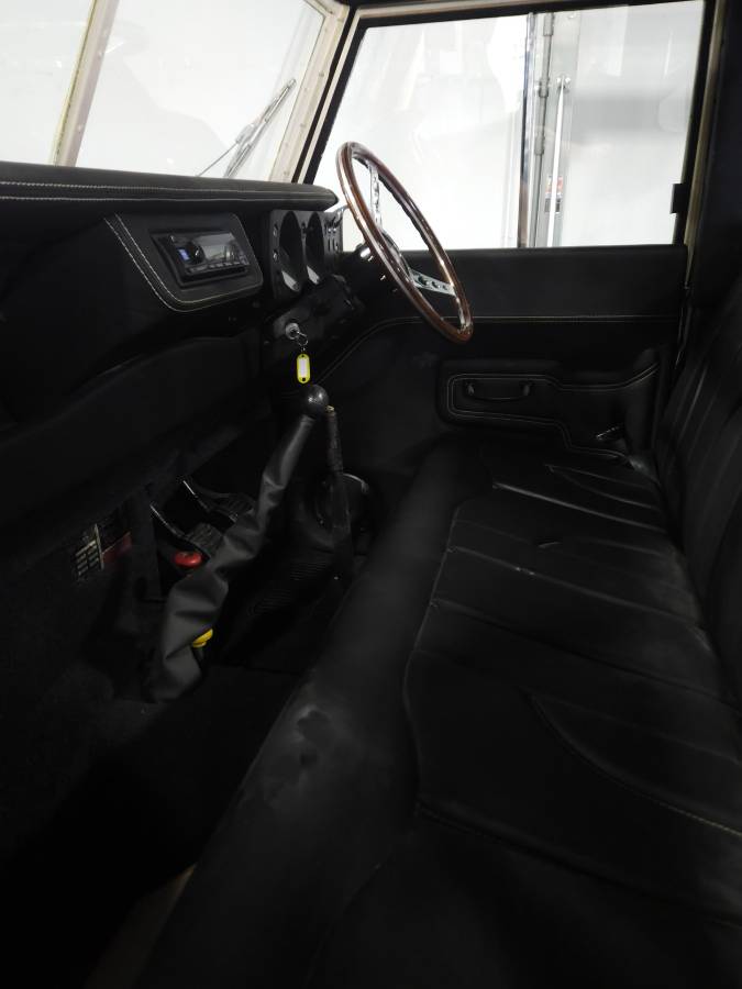 Land-rover-series-3-1972-white-4