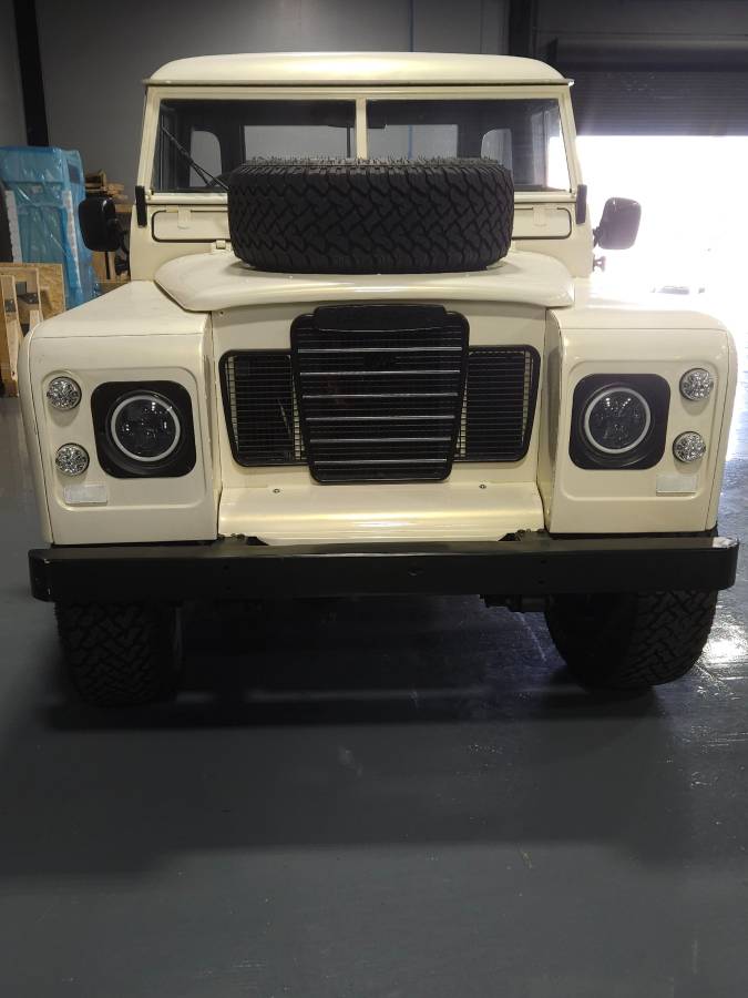Land-rover-series-3-1972-white-5