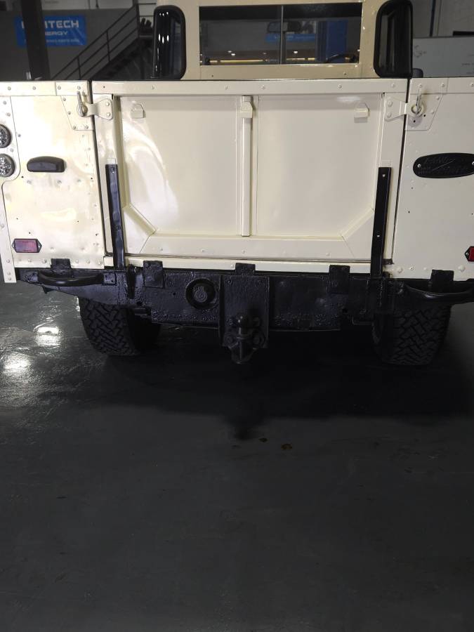 Land-rover-series-3-1972-white-7