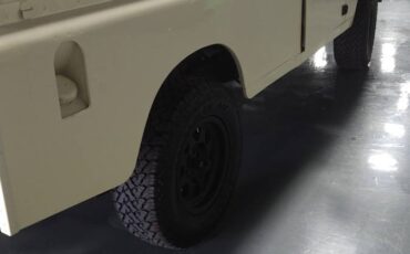 Land-rover-series-3-1972-white-8