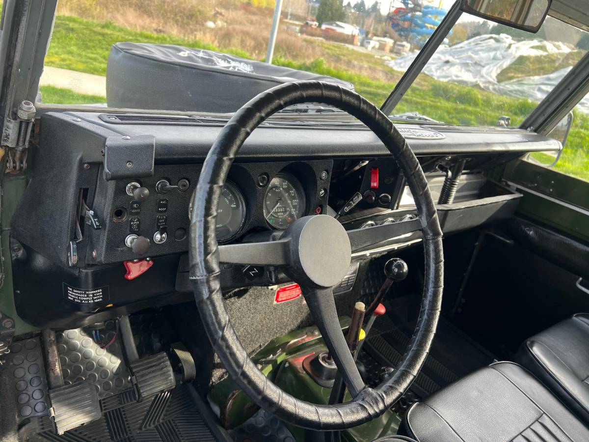 Land-rover-series-3-1973-green-10