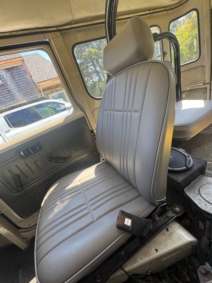 Landcruiser-fj-40-1979-brown-10
