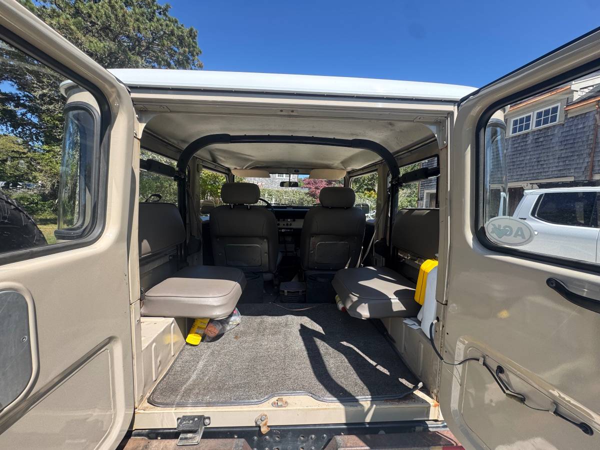 Landcruiser-fj-40-1979-brown-11