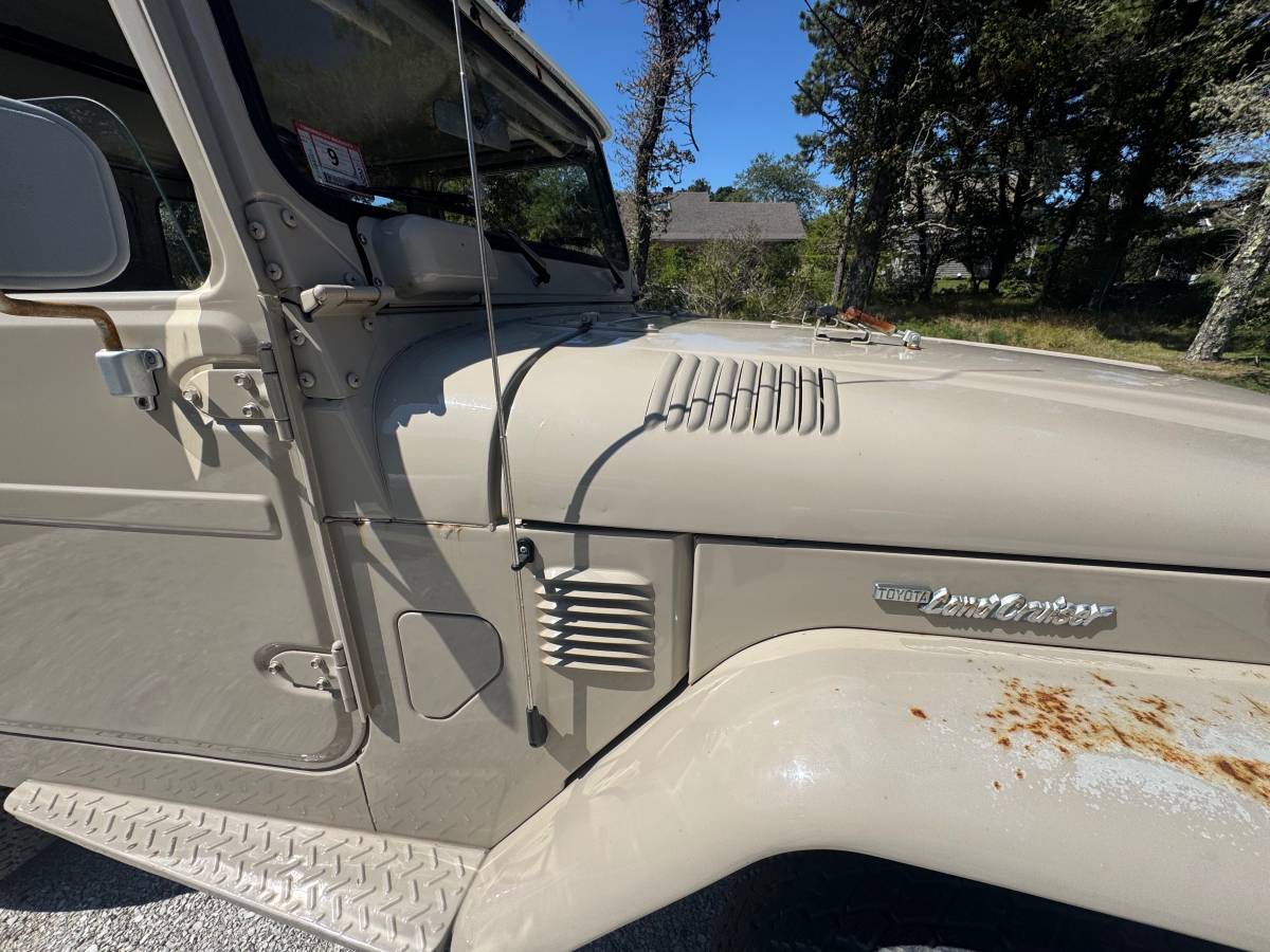 Landcruiser-fj-40-1979-brown-13