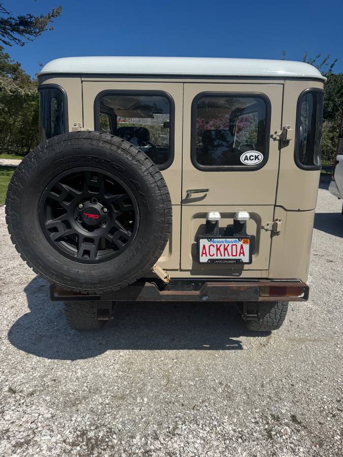 Landcruiser-fj-40-1979-brown-15