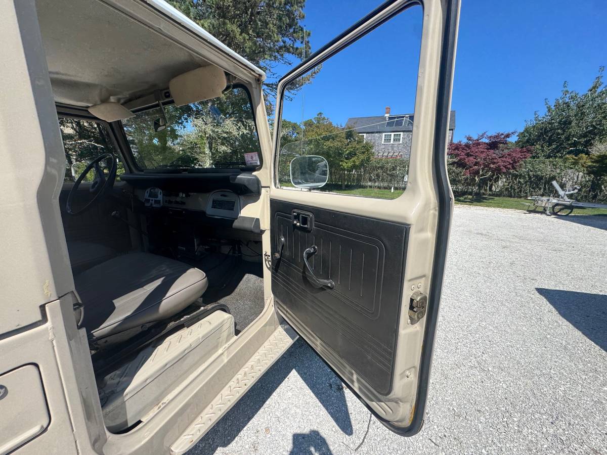 Landcruiser-fj-40-1979-brown-16