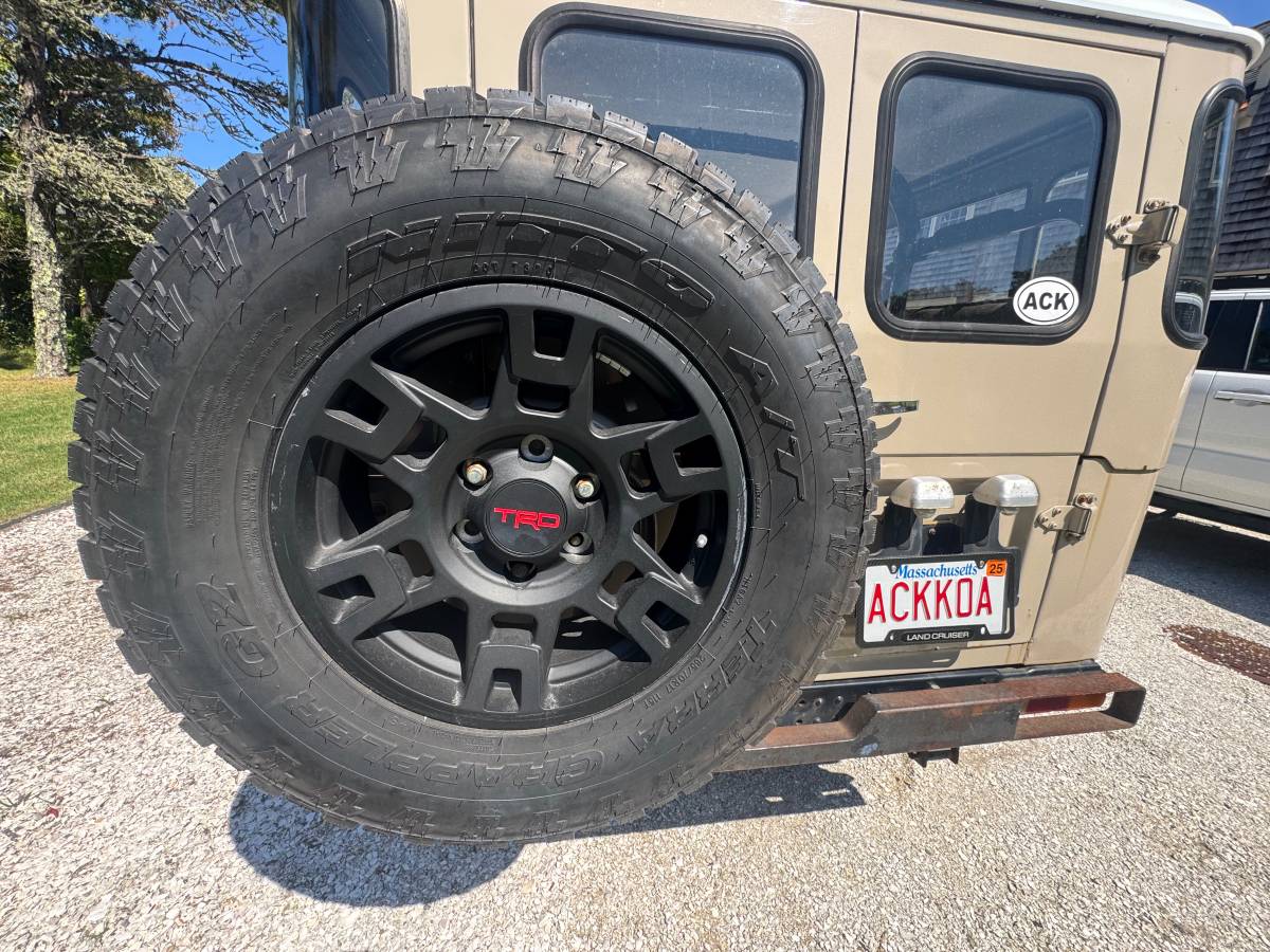 Landcruiser-fj-40-1979-brown-19
