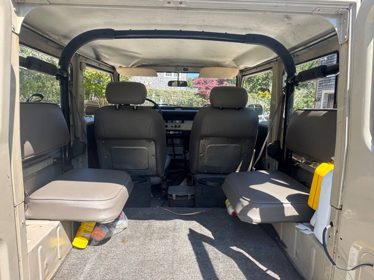 Landcruiser-fj-40-1979-brown-3