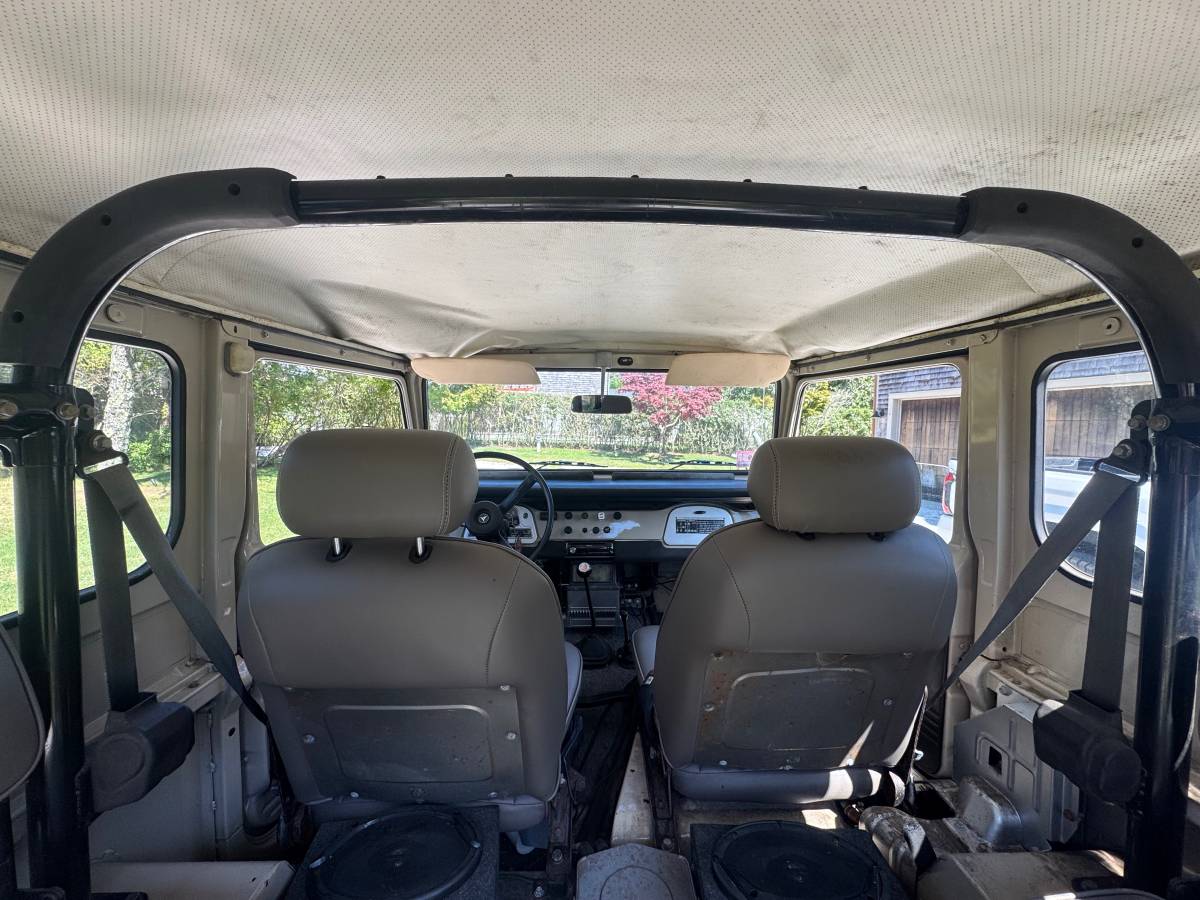 Landcruiser-fj-40-1979-brown-5