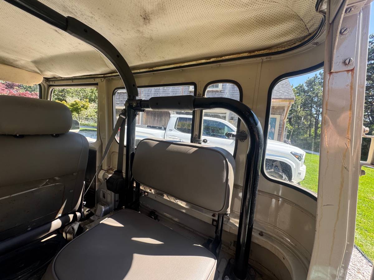 Landcruiser-fj-40-1979-brown-7
