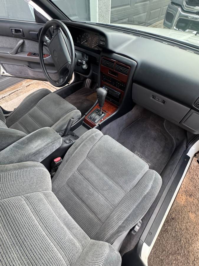 Lexus-es-1991-white-10