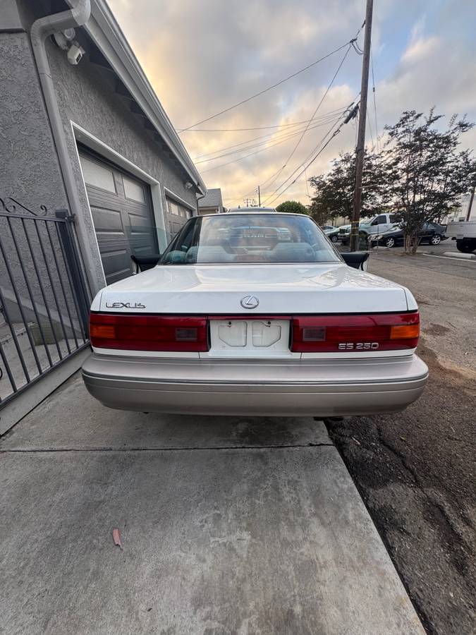 Lexus-es-1991-white-3