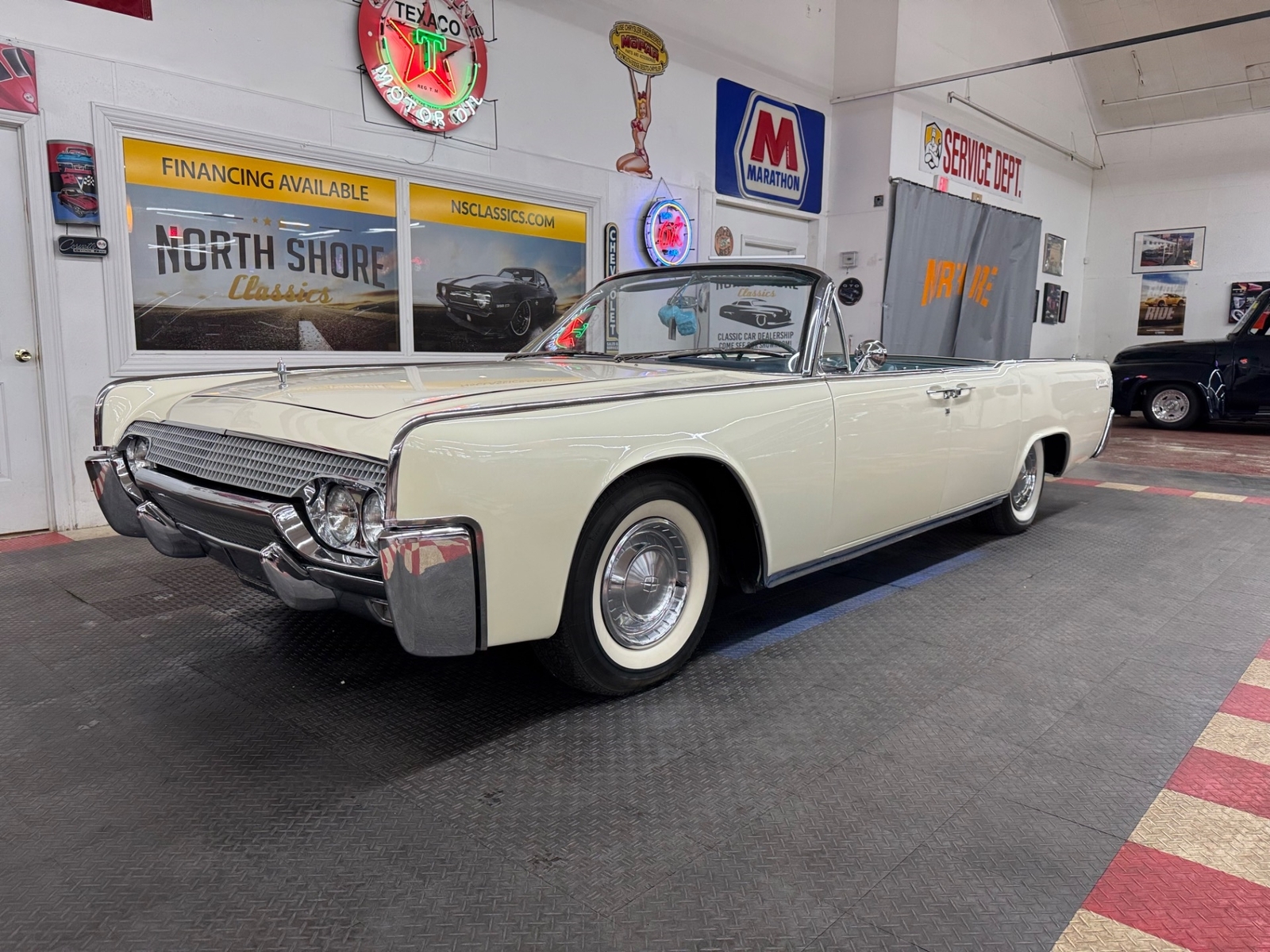 Lincoln-Continental-1961-4-Door-10
