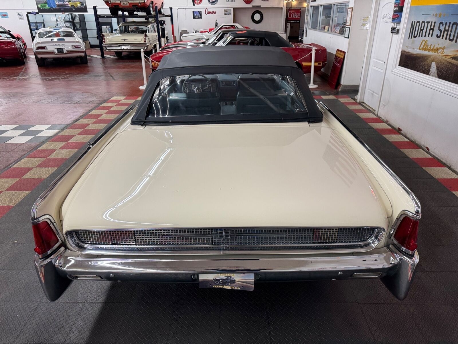Lincoln-Continental-1961-4-Door-20
