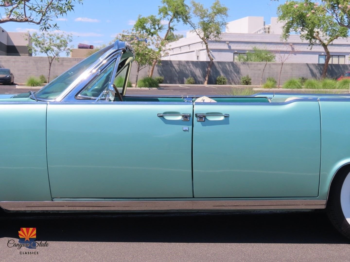 Lincoln-Continental-1961-Convertible-16