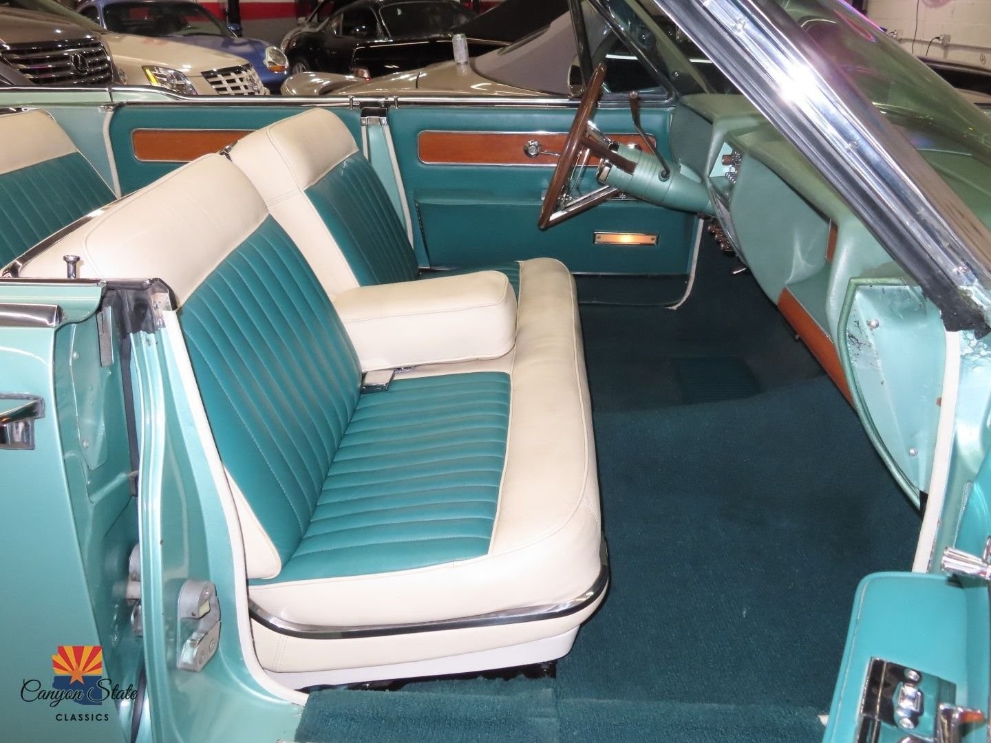 Lincoln-Continental-1961-Convertible-3