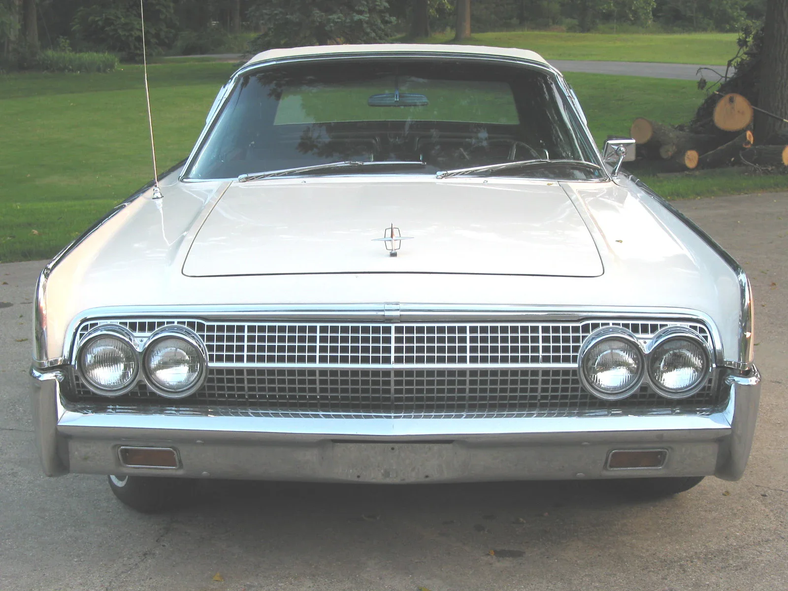 Lincoln-Continental-1963-White-Burgundy-16