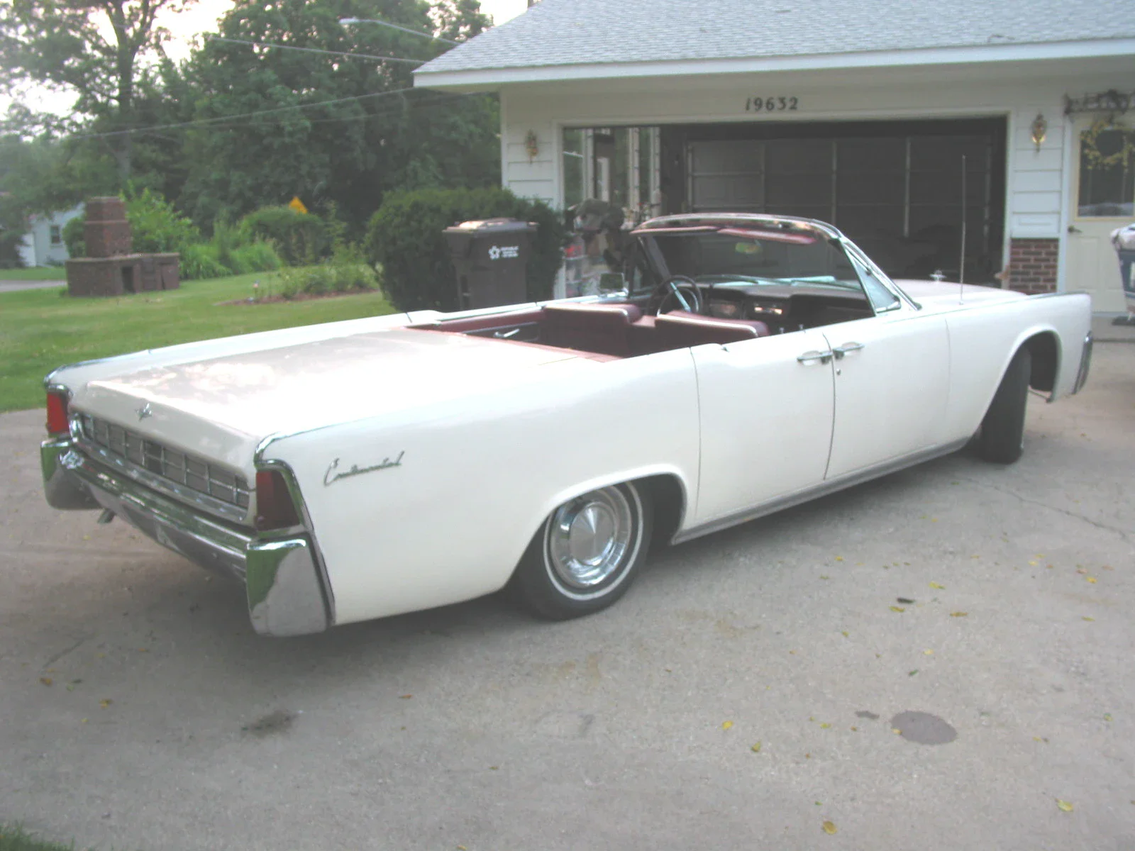 Lincoln-Continental-1963-White-Burgundy-8