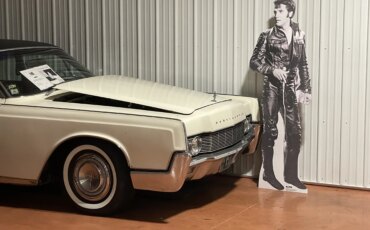 Lincoln-Continental-1967-Off-White-Black-10