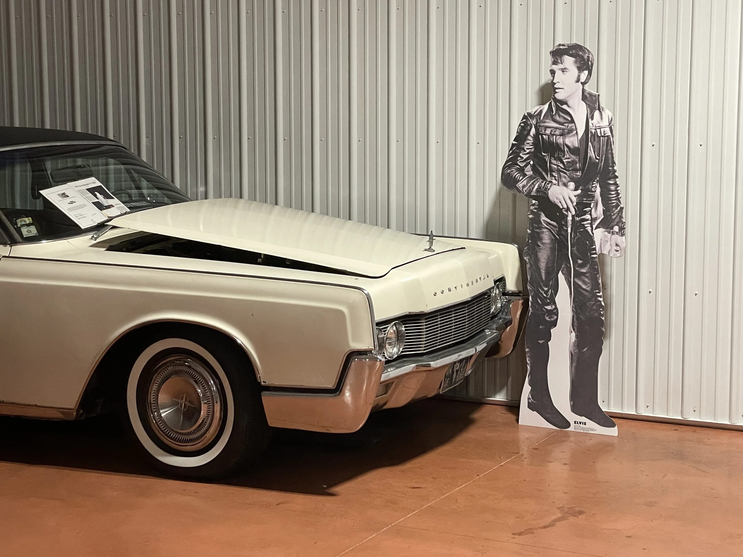 Lincoln-Continental-1967-Off-White-Black-10
