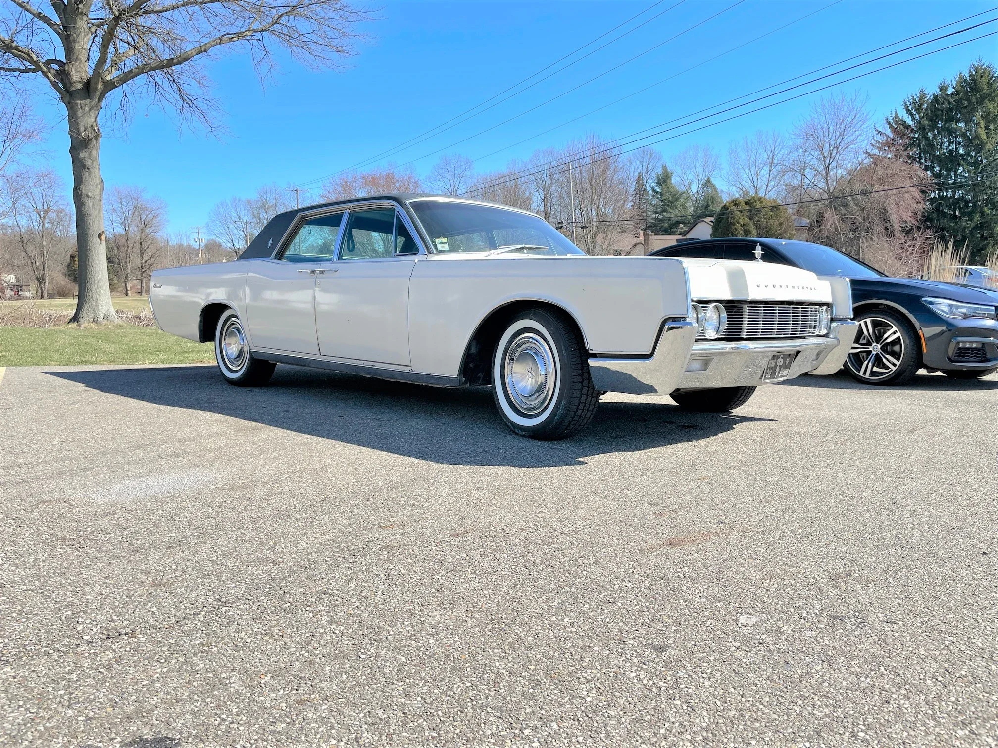 Lincoln-Continental-1967-Off-White-Black-12