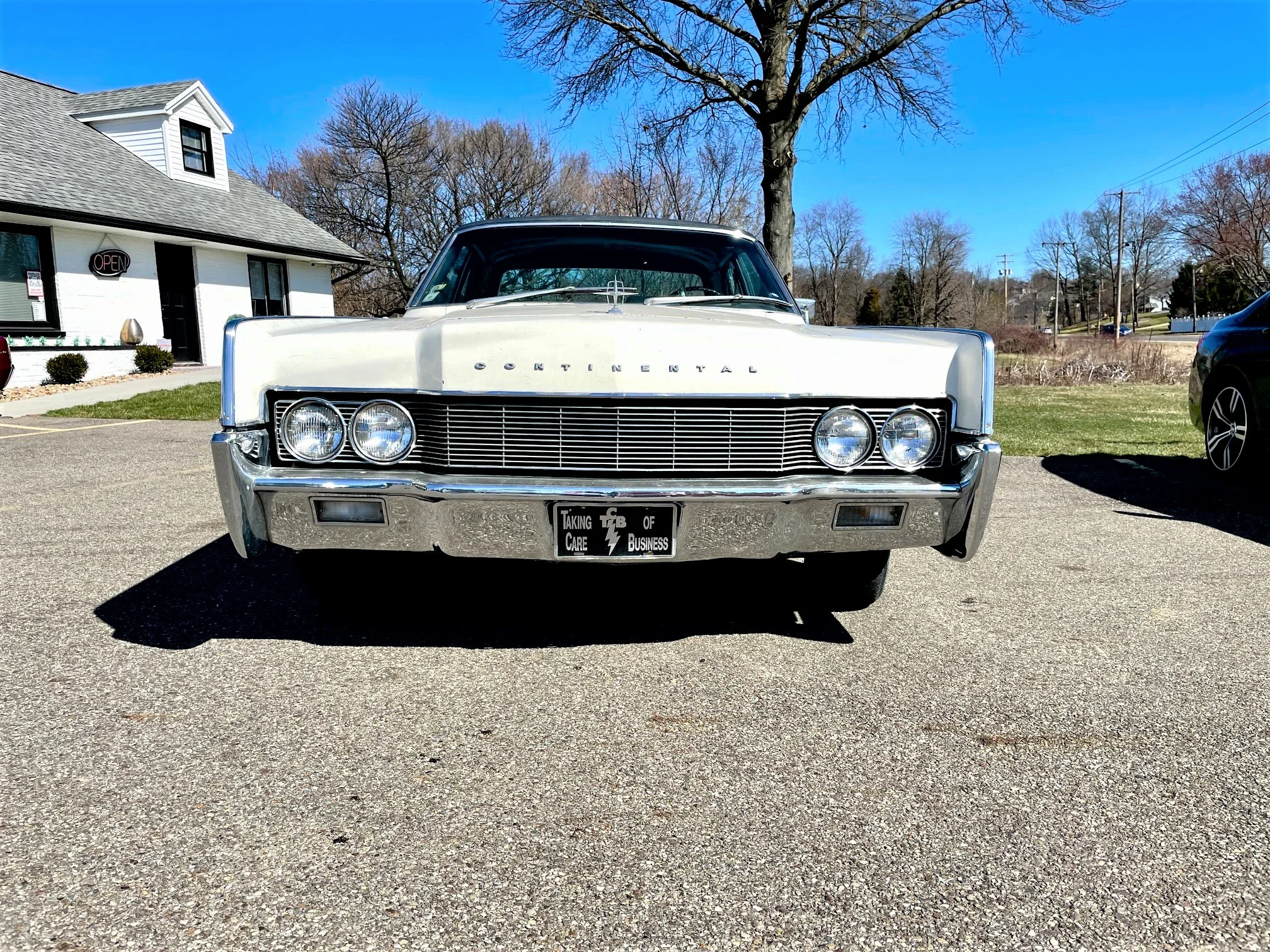 Lincoln-Continental-1967-Off-White-Black-13