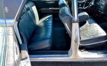 Lincoln-Continental-1967-Off-White-Black-16