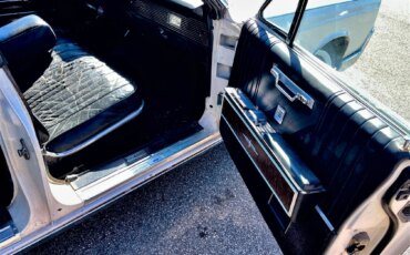 Lincoln-Continental-1967-Off-White-Black-17