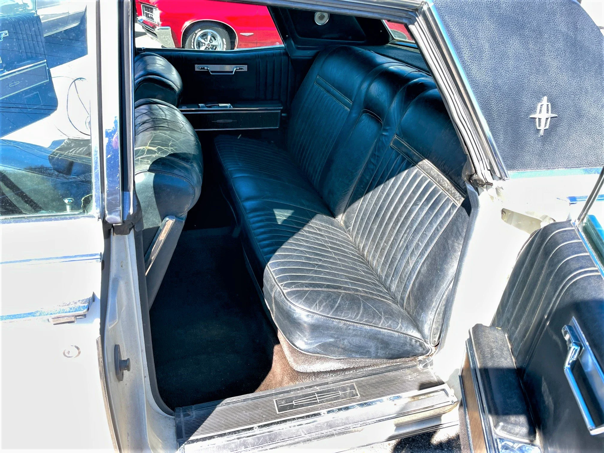 Lincoln-Continental-1967-Off-White-Black-19
