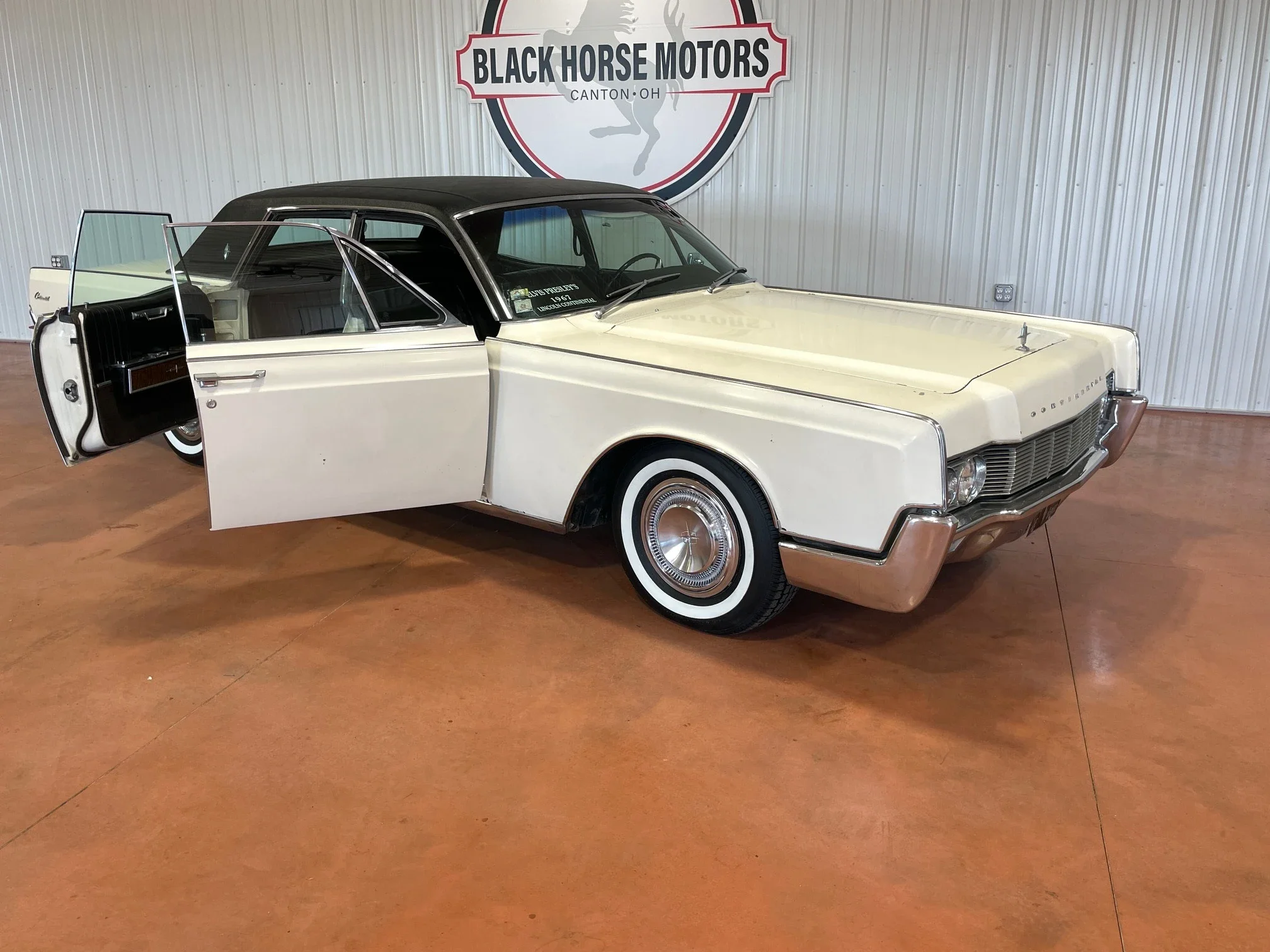 Lincoln-Continental-1967-Off-White-Black-21