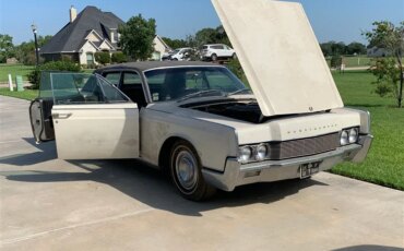 Lincoln-Continental-1967-Off-White-Black-24