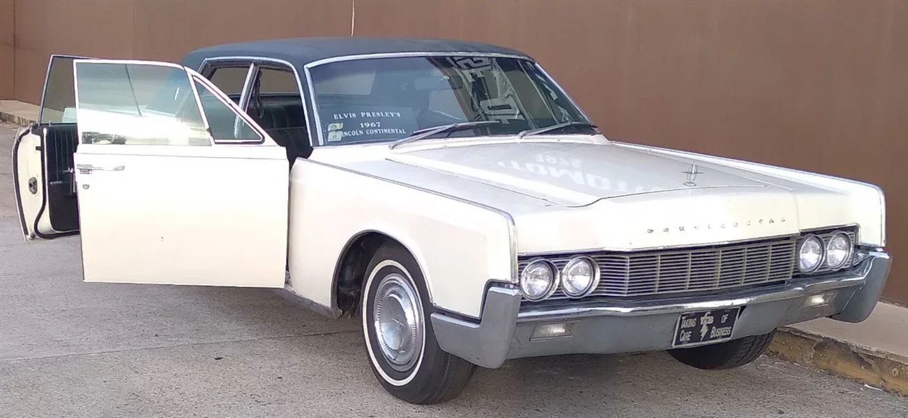 Lincoln-Continental-1967-Off-White-Black-26