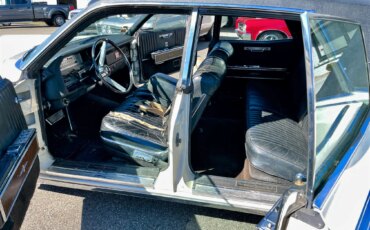 Lincoln-Continental-1967-Off-White-Black