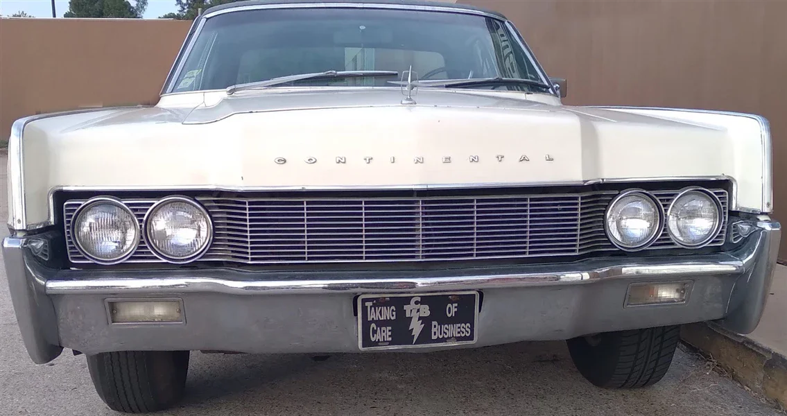 Lincoln-Continental-1967-Off-White-Black-42