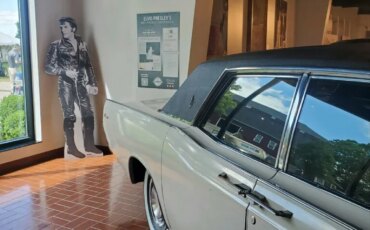 Lincoln-Continental-1967-Off-White-Black-8