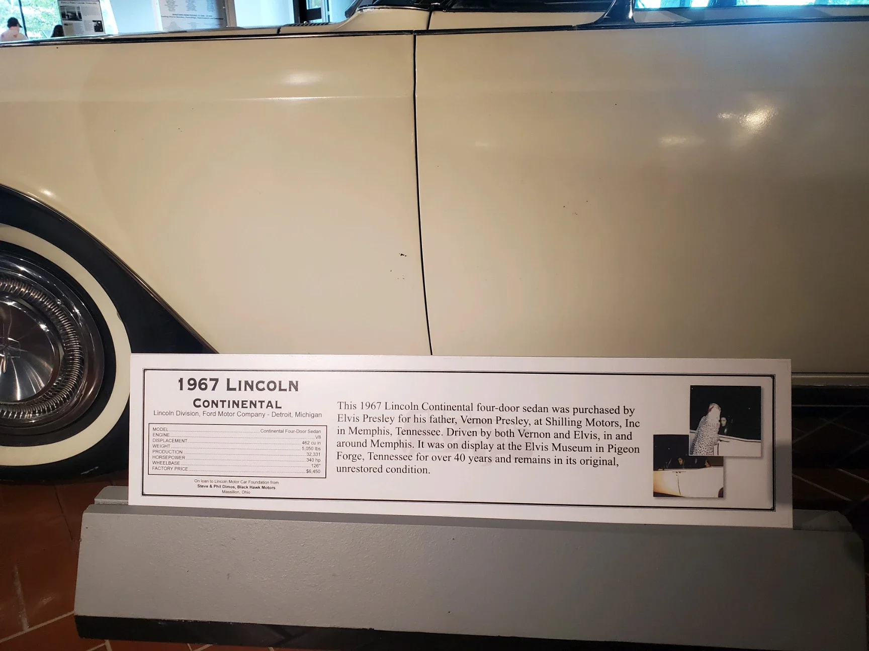 Lincoln-Continental-1967-Off-White-Black-9