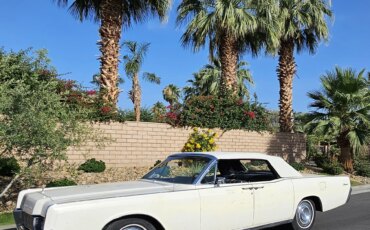 Lincoln-Continental-1967-White-Blue-1