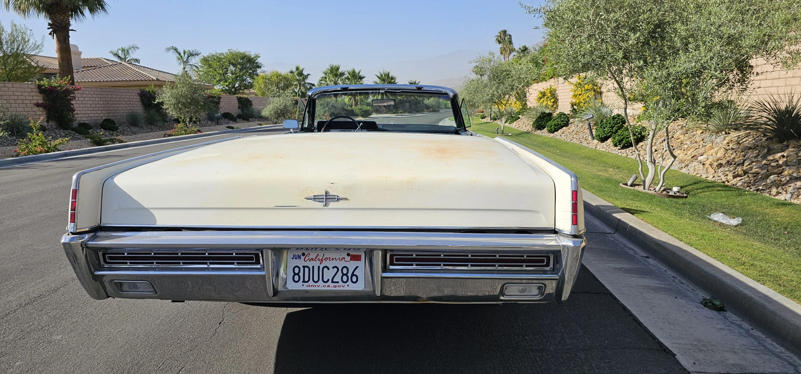 Lincoln-Continental-1967-White-Blue-11