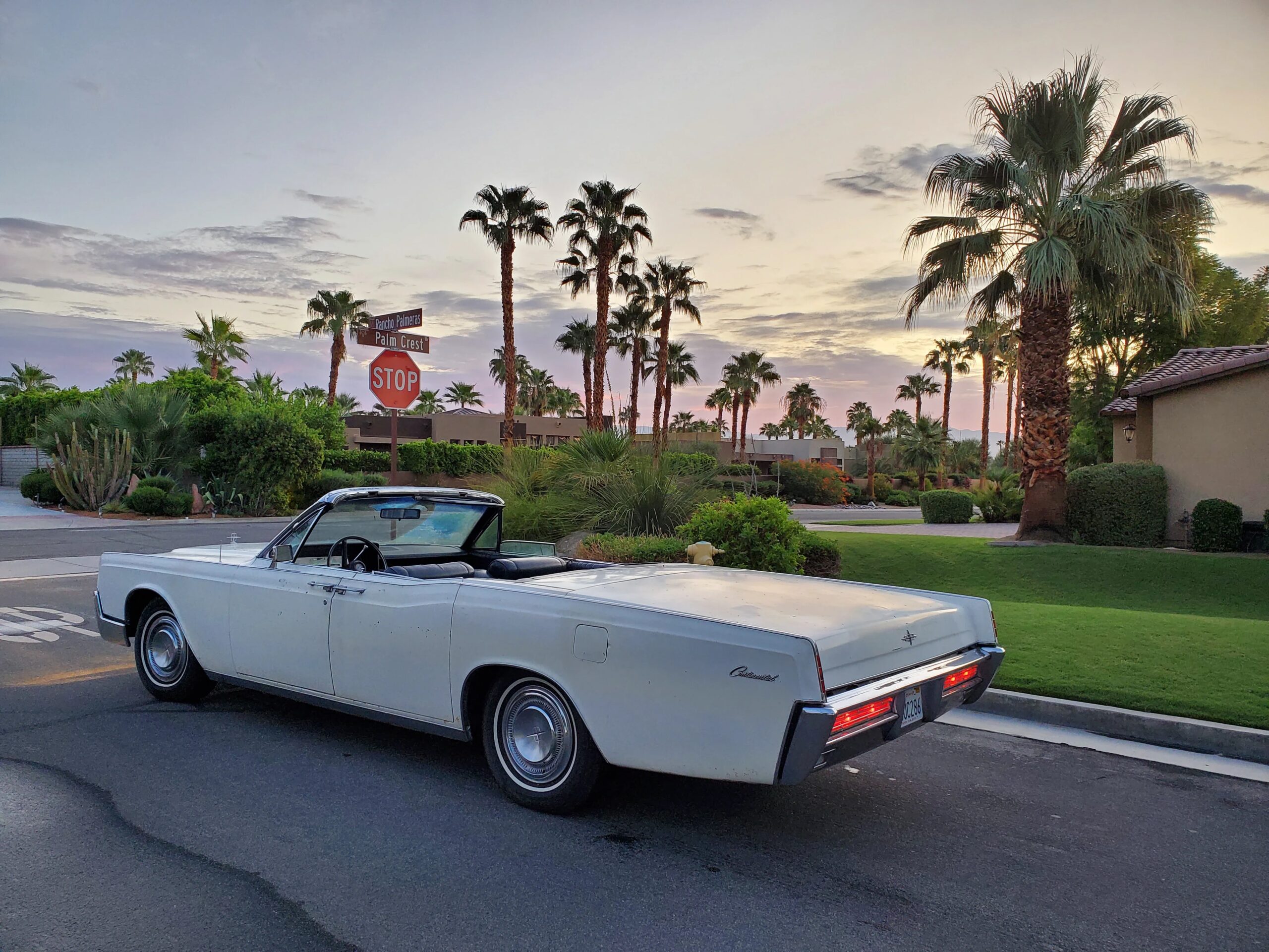 Lincoln-Continental-1967-White-Blue-4