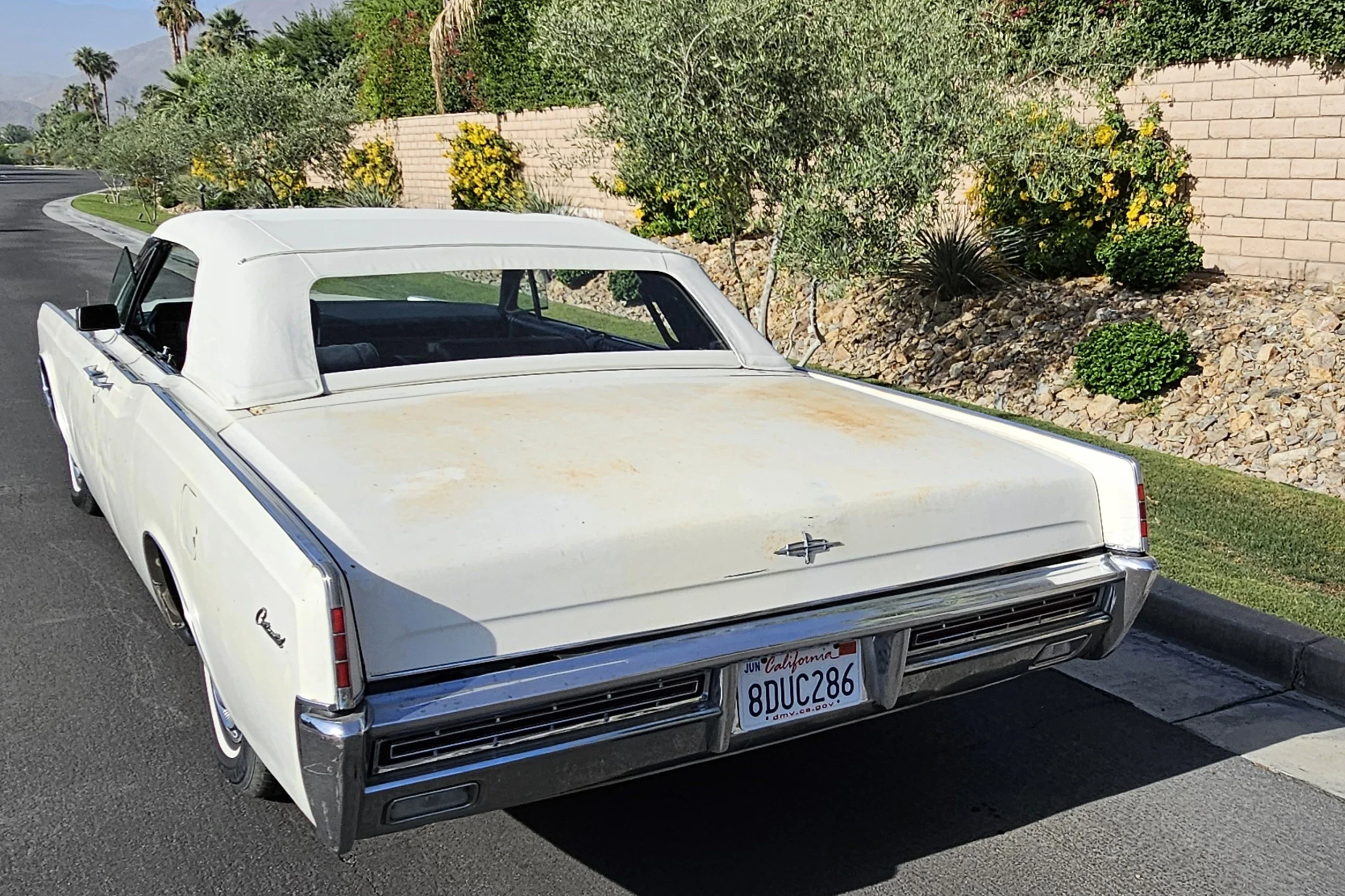 Lincoln-Continental-1967-White-Blue-5