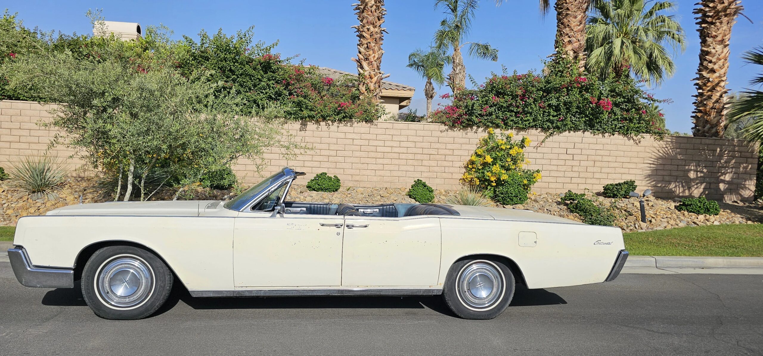 Lincoln-Continental-1967-White-Blue-7