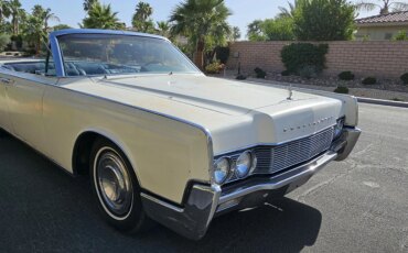 Lincoln-Continental-1967-White-Blue-9