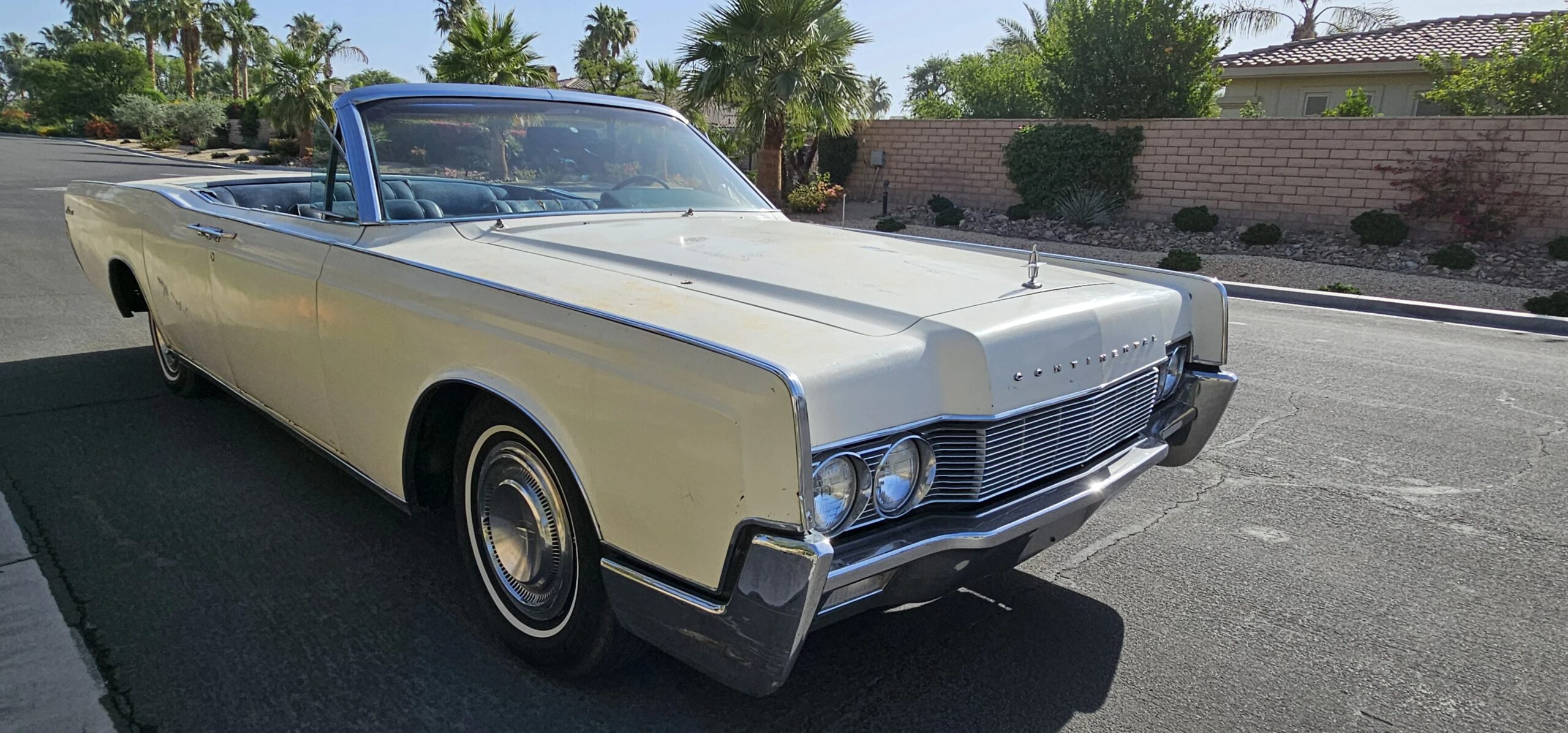 Lincoln-Continental-1967-White-Blue-9