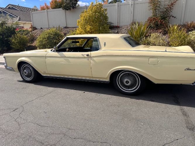 Lincoln-Continental-1971-10