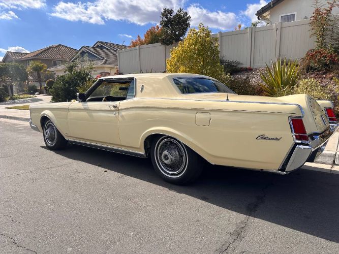 Lincoln-Continental-1971-11