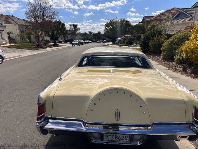Lincoln-Continental-1971-13