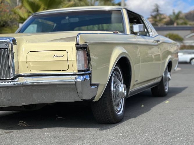 Lincoln-Continental-1971-18